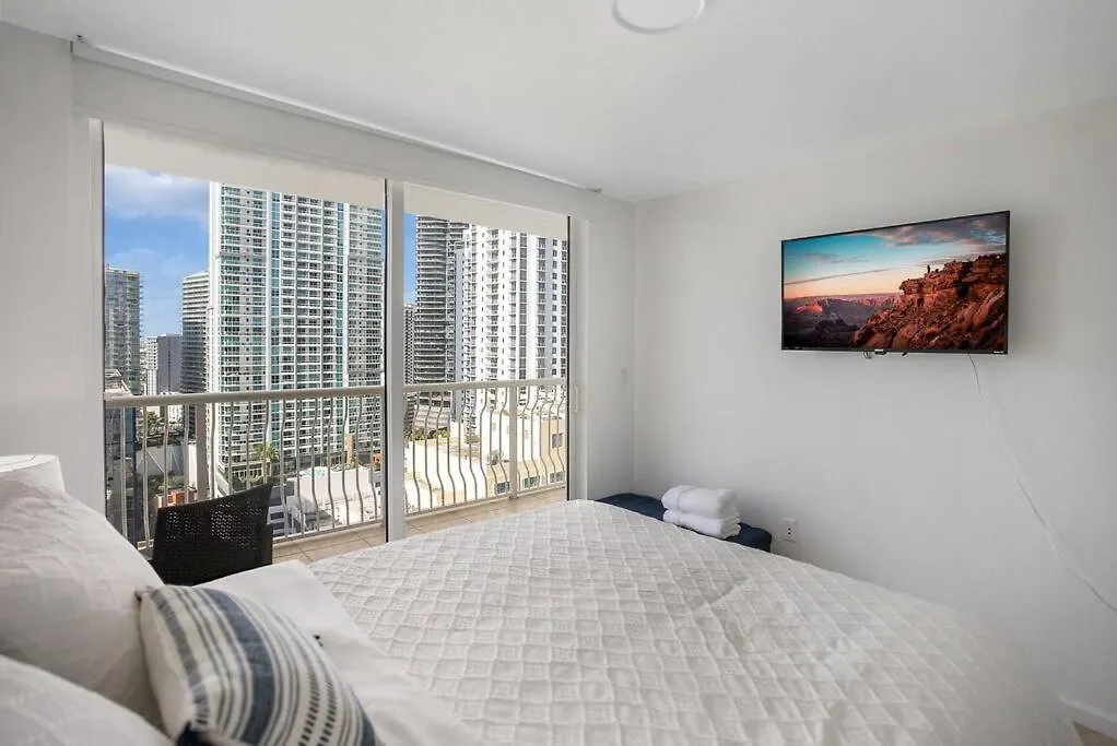 Beautiful 3 Bedroom In Brickell Apartment