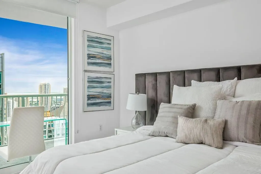Amazing Penthouse In Beautiful Brickell 42 Floor!! Free Garage Parking Apartment