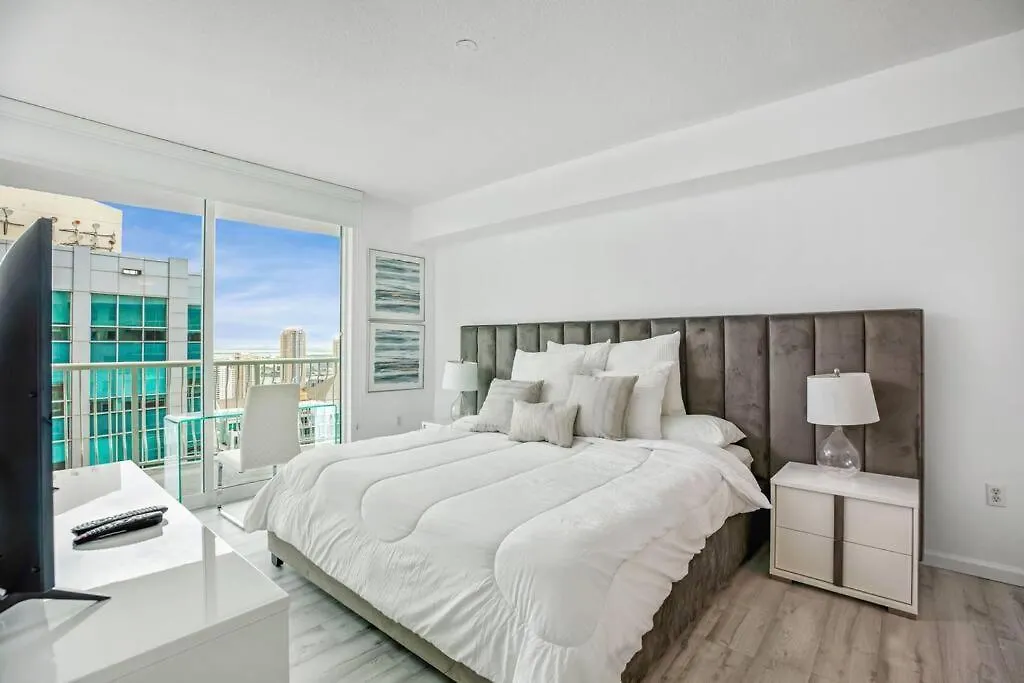 Amazing Penthouse In Beautiful Brickell 42 Floor!! Free Garage Parking