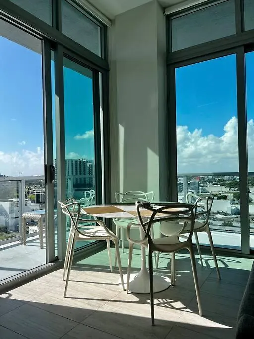 Brand New Floor In The Heart Of Apartmán *
