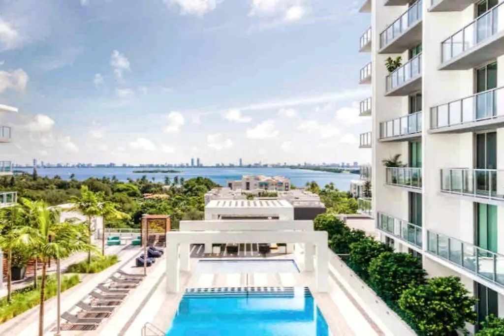 Brand New Floor In The Heart Of Apartment Miami