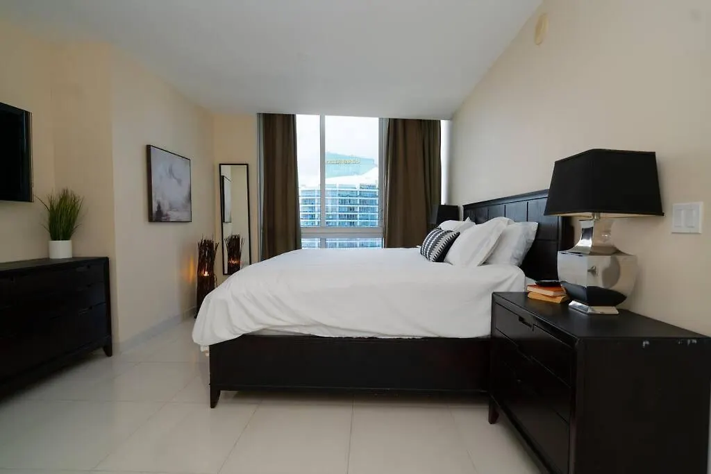 Apartment W Stunning Private With Access To Amenities