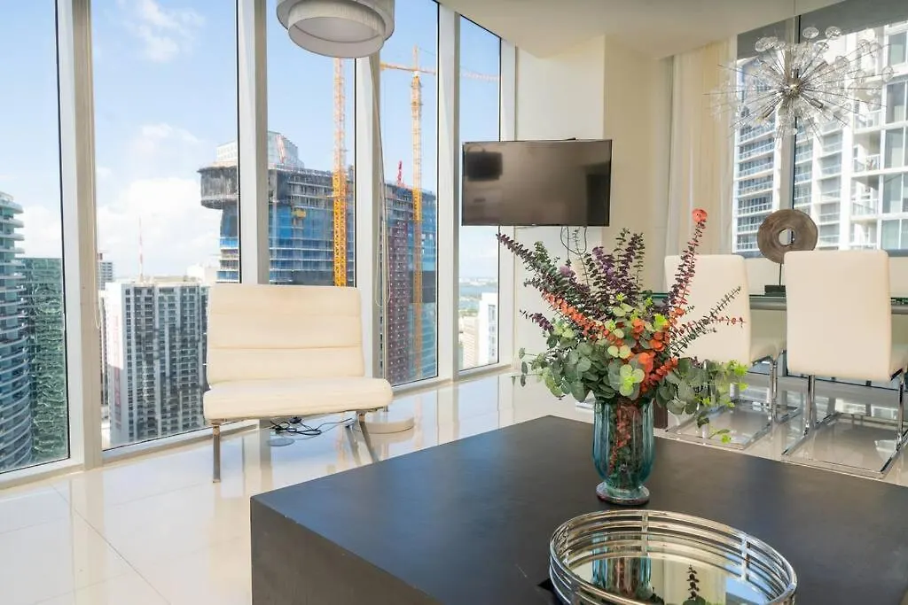 Apartment W Stunning Private With Access To Amenities *