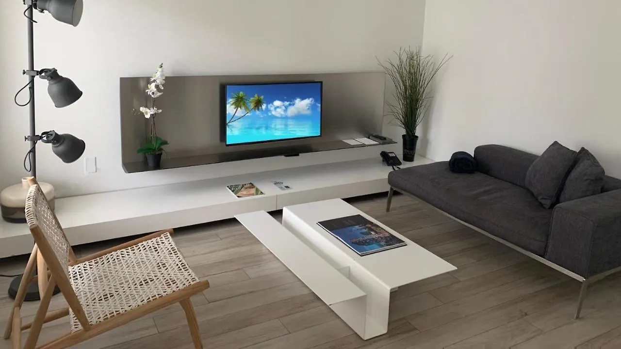 Haus Contemporary Ки-Бискейн