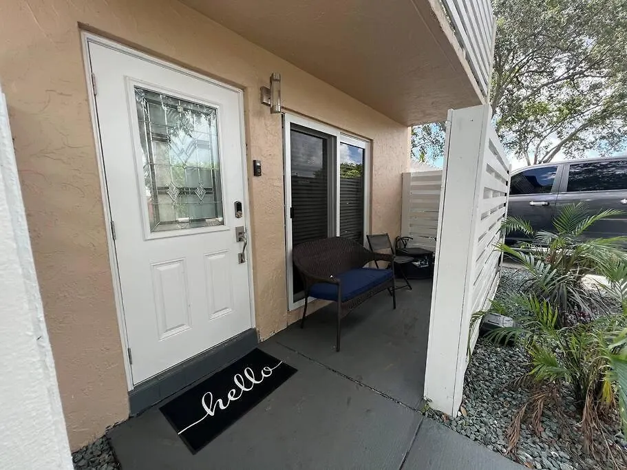 Luxurious And Cozy Townhouse 3 Bedrooms 2.5 Bath *
