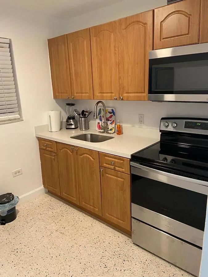 Blue-Max Apartments Miami
