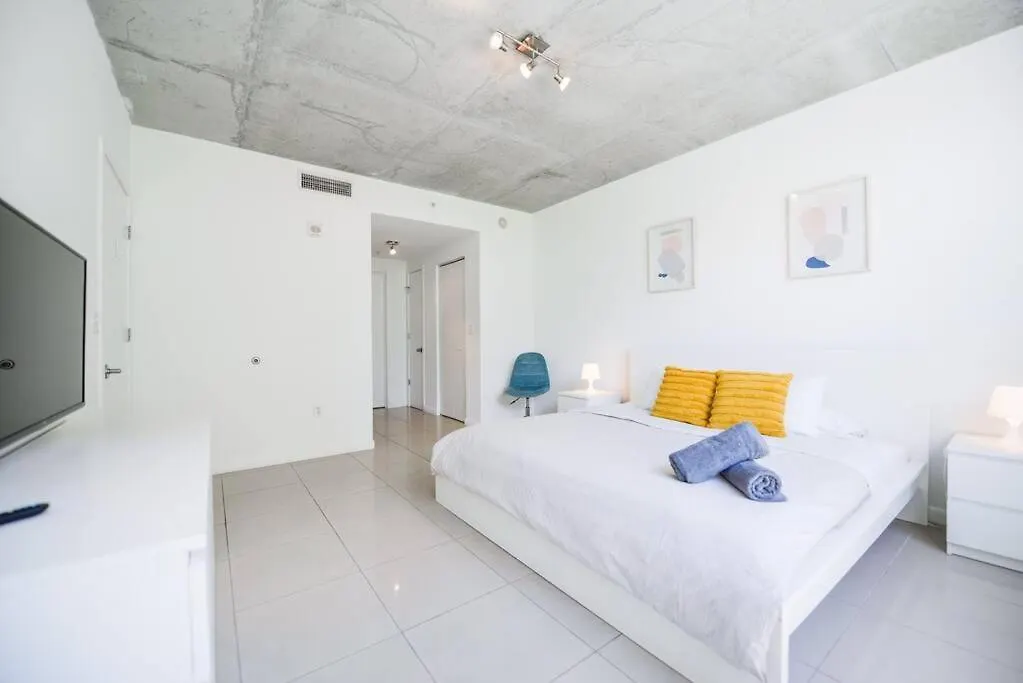 Awesome With Pool In Midtown Apartment