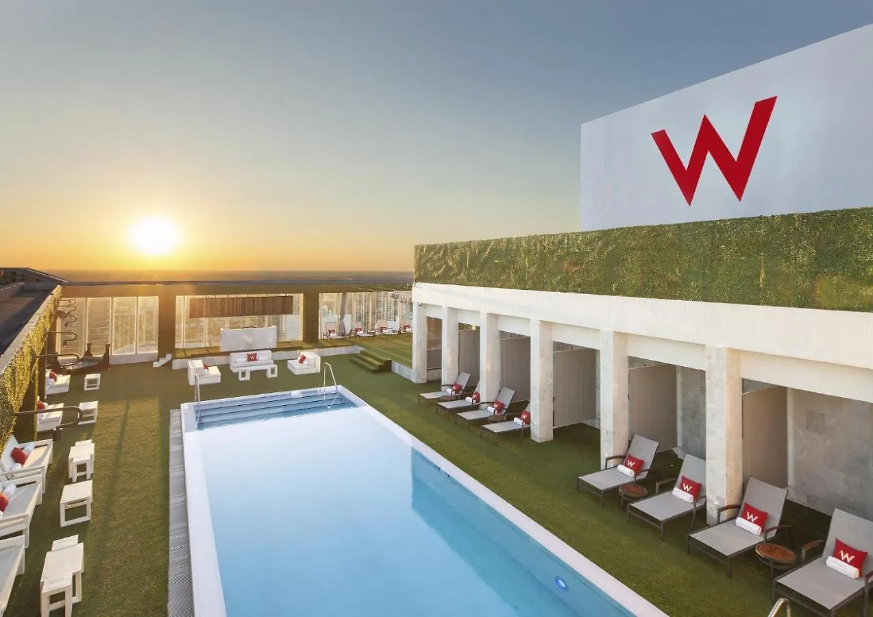 W Stunning Private With Access To Amenities *