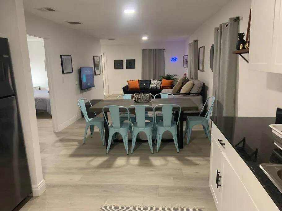 Modern Near Wynwd Mia Design District Holiday home *