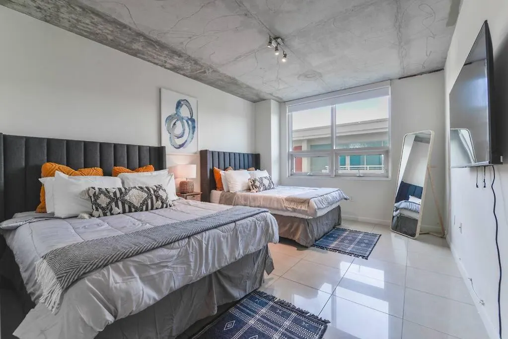 Lovely At Midtown With Pool Apartment