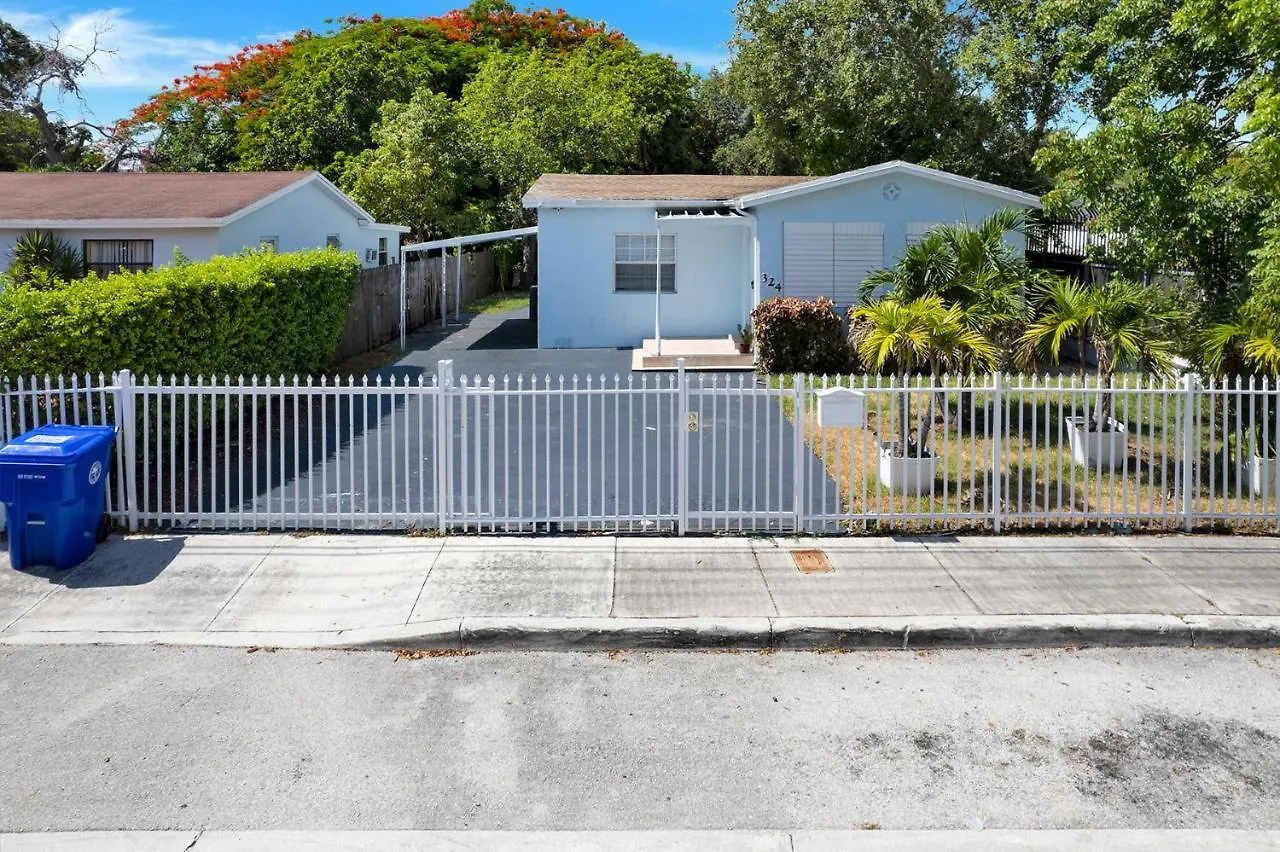 Very Modern Buena Vista Gem Near Wynwood Holiday home *