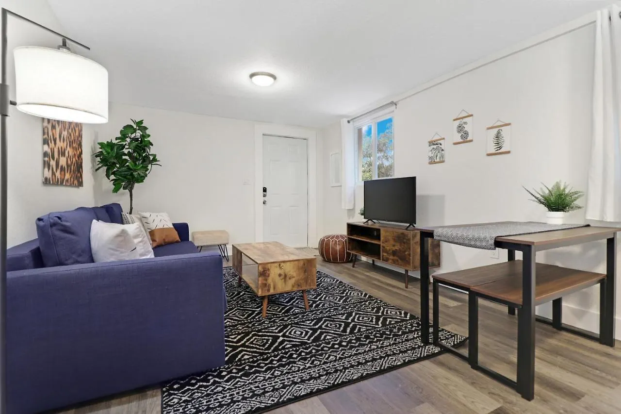 Wynwood's Urban Oasis Apartment