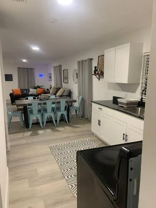 Modern Near Wynwd Mia Design District Holiday home *