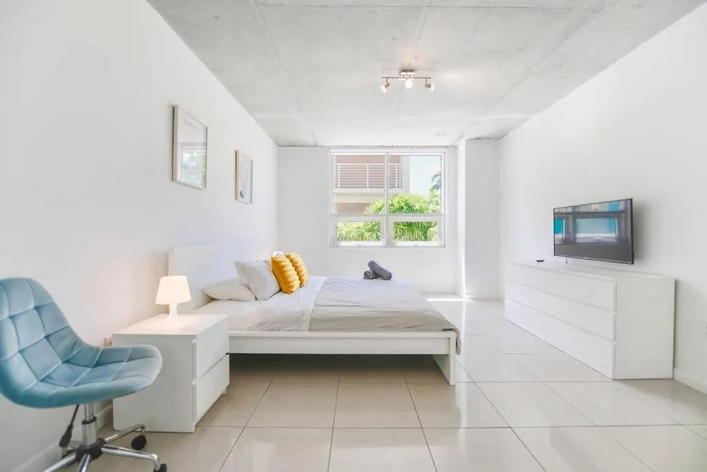 Awesome With Pool In Midtown Apartment