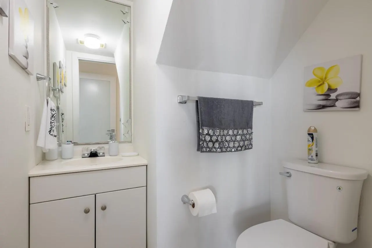 Luxurious And Cozy Townhouse 3 Bedrooms 2.5 Bath
