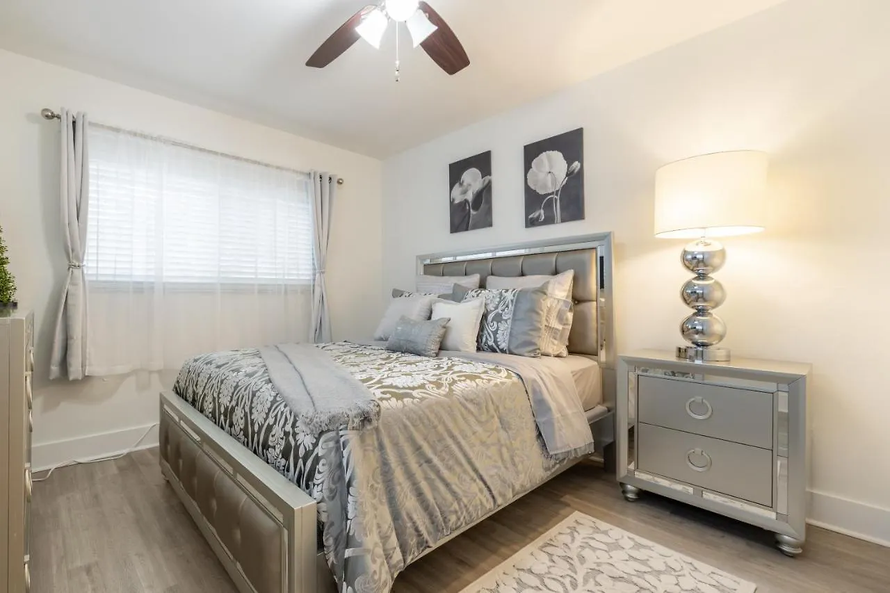Luxurious And Cozy Townhouse 3 Bedrooms 2.5 Bath Villa Miami