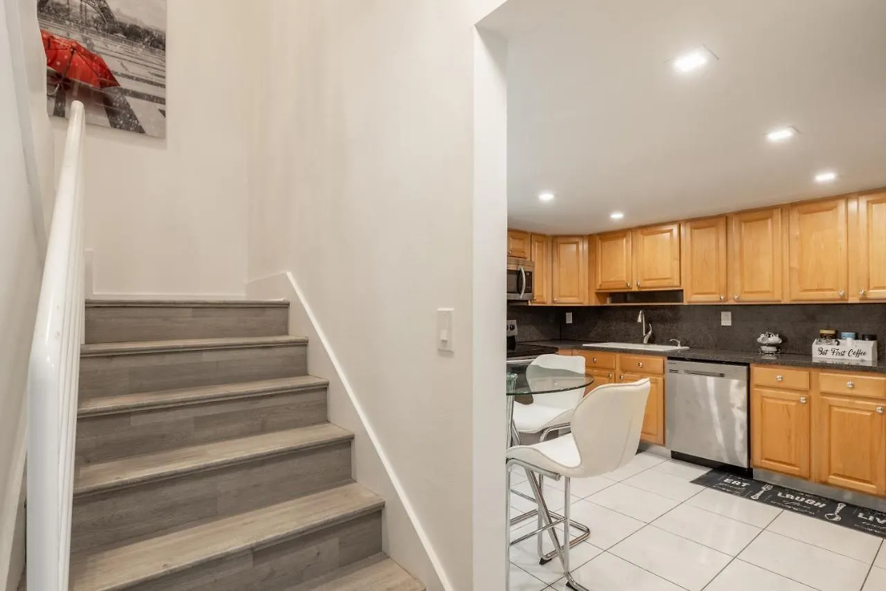Villa Luxurious And Cozy Townhouse 3 Bedrooms 2.5 Bath *