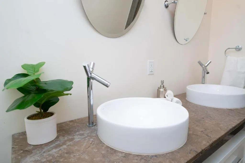W Stunning Private With Access To Amenities Apartment
