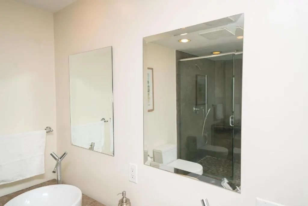 Apartment W Stunning Private With Access To Amenities
