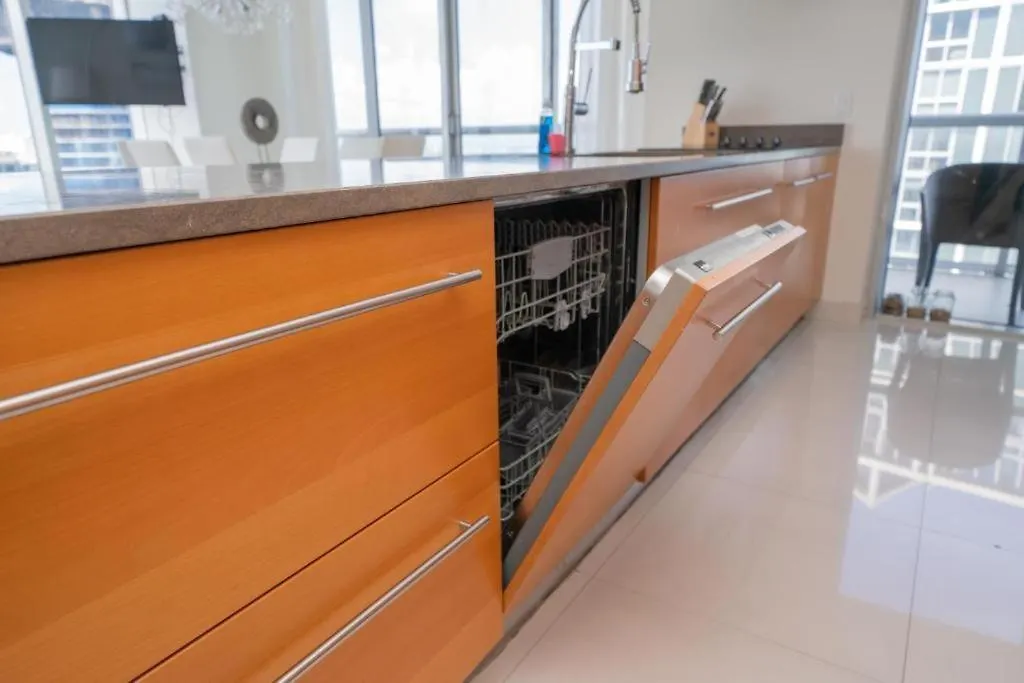 W Stunning Private With Access To Amenities Apartment