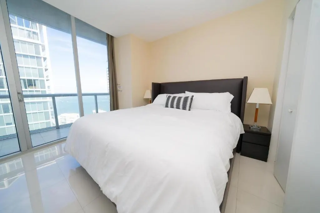 Apartment W Stunning Private With Access To Amenities *