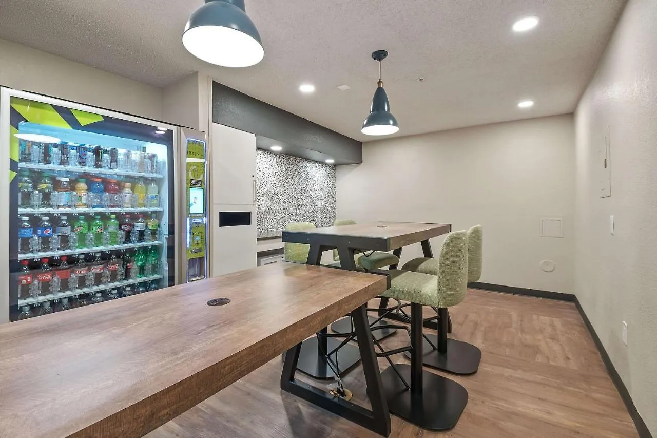 艾斯坦德美式酒店 - - 机场 - 蓝湖 2*