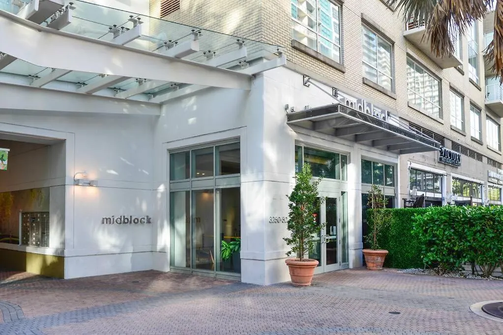 Lovely At Midtown With Pool *