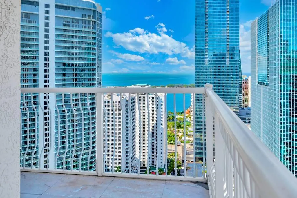40th Floor Priceless Unit Location Apartment