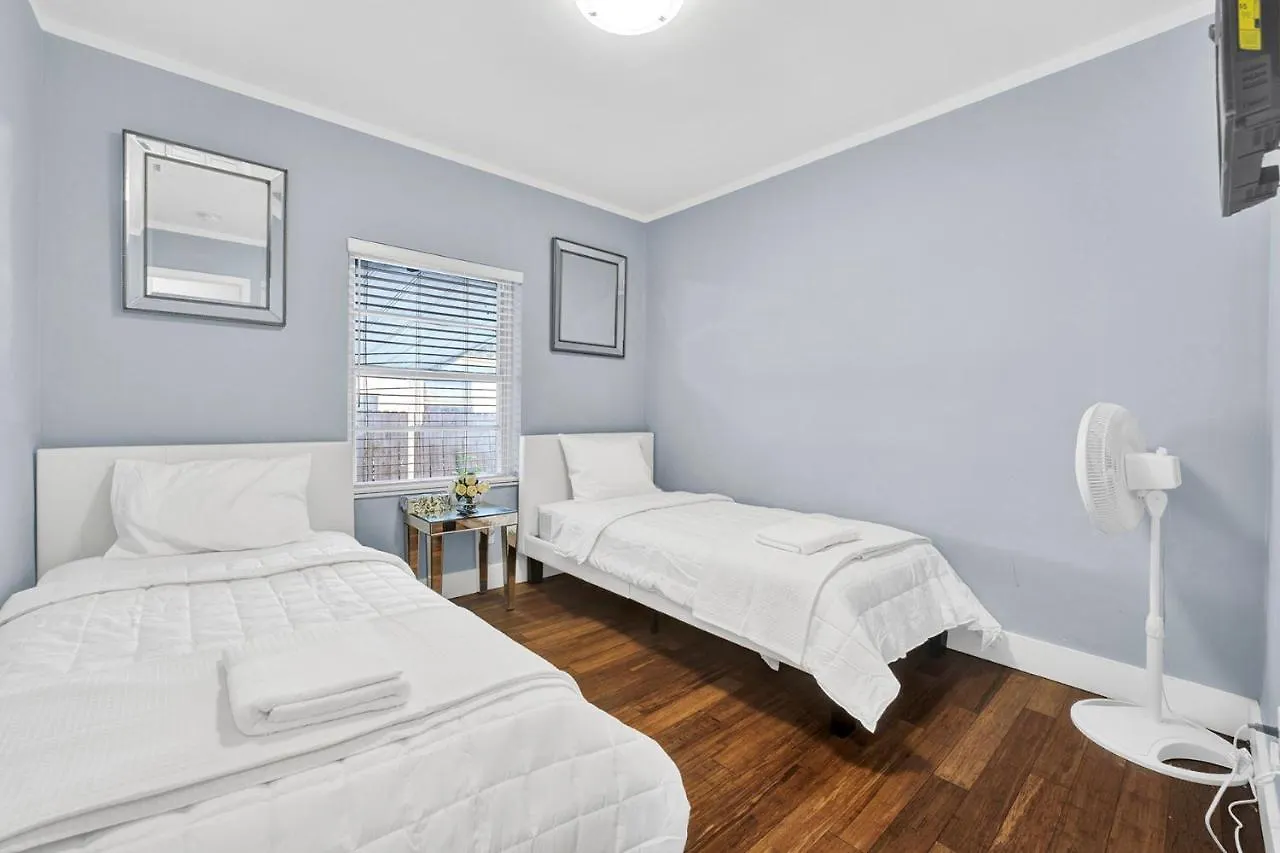 Very Modern Buena Vista Gem Near Wynwood Holiday home Miami