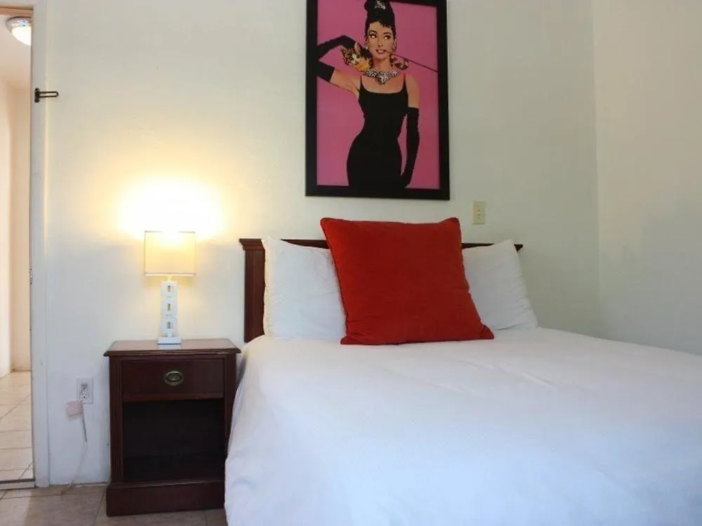 Travelodge By Wyndham Biscayne Bay Отель 3*