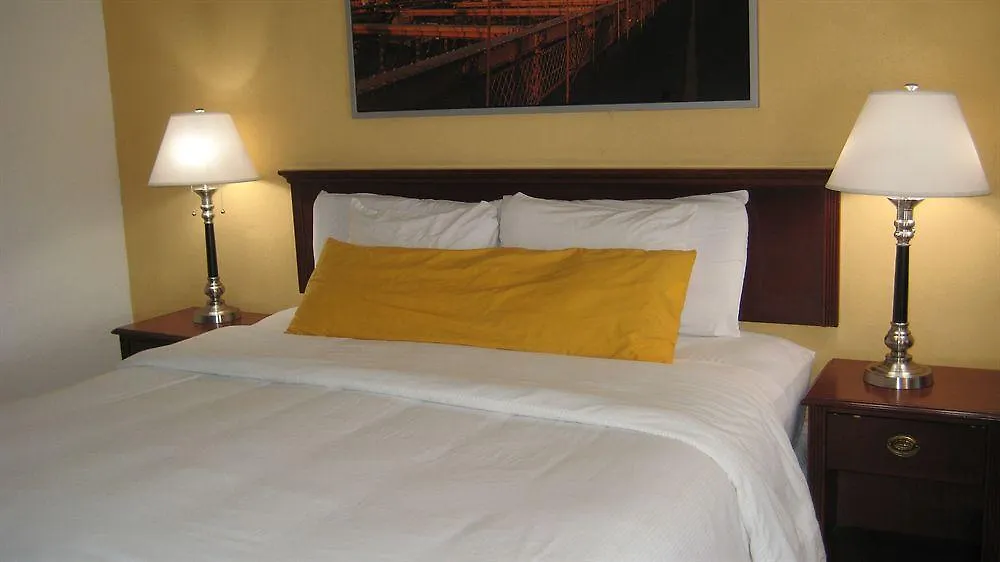 Отель Travelodge By Wyndham Biscayne Bay Майами