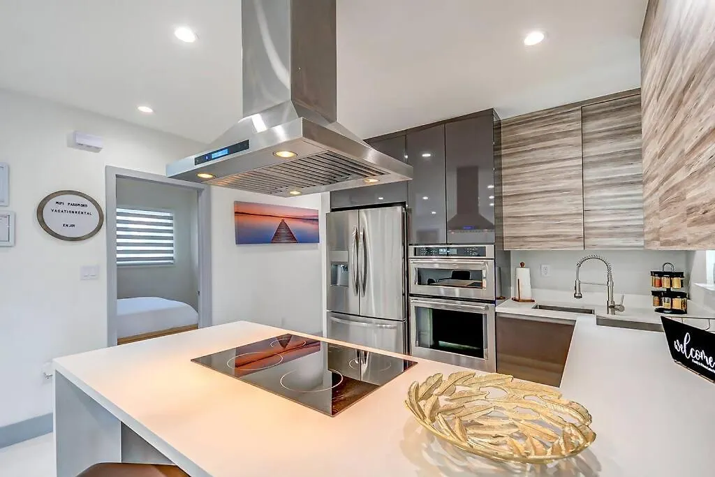 Cozy Paradise, With Heated Pool, Near Airport In L16 *