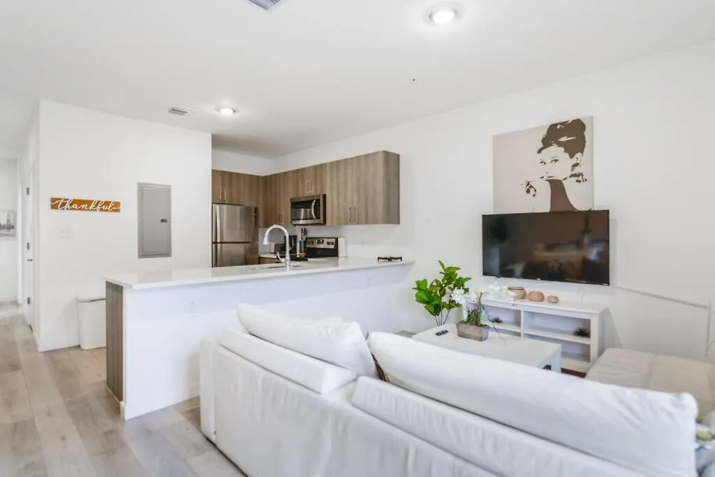 Fantastic Townhouse 15minutes From The Holiday home *
