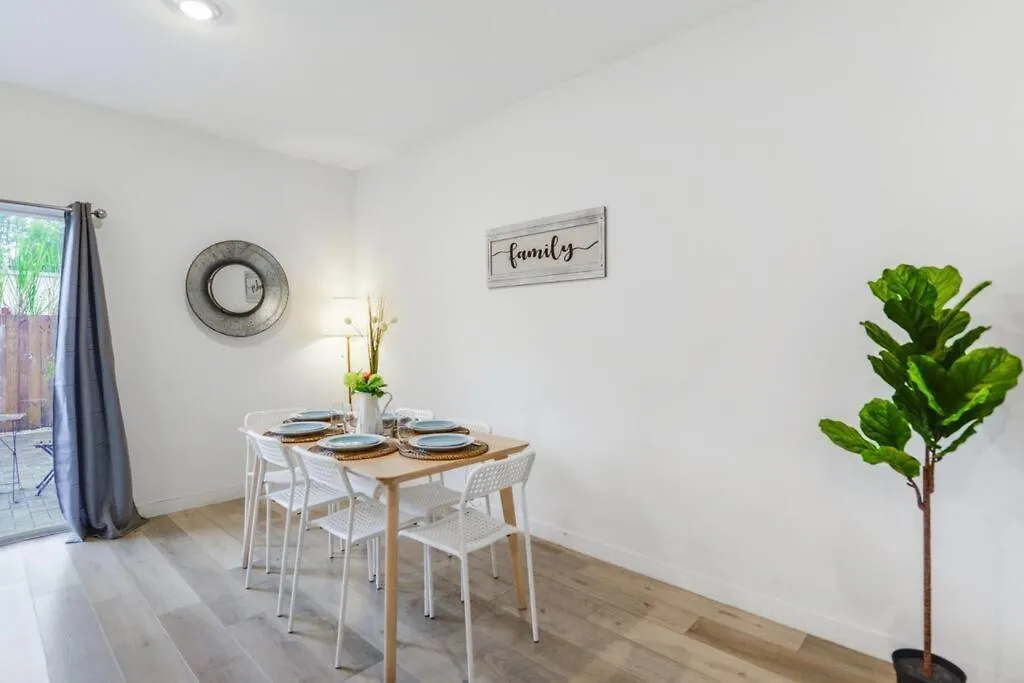 Holiday home Fantastic Townhouse 15minutes From The Miami
