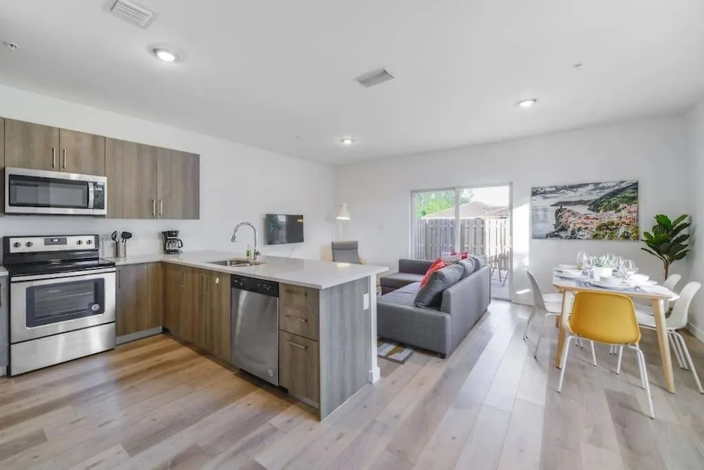 Amazing Town House 15 Min From The Beach Wfree Parking Prázdninový dům Miami