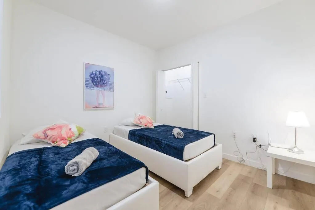 Prázdninový dům Amazing Town House 15 Min From The Beach Wfree Parking *