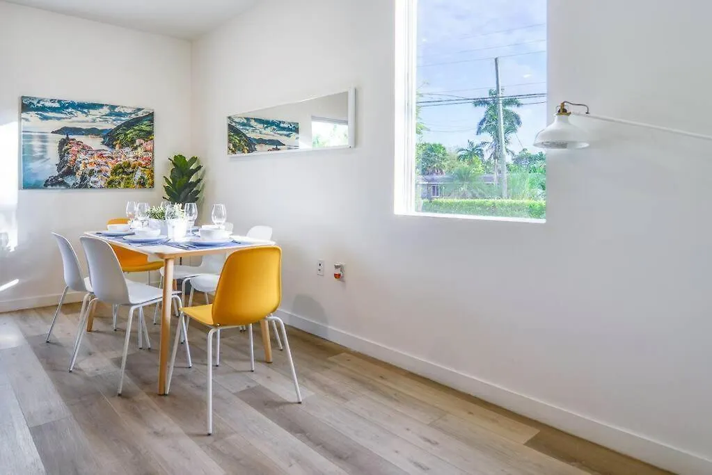 Prázdninový dům Amazing Town House 15 Min From The Beach Wfree Parking