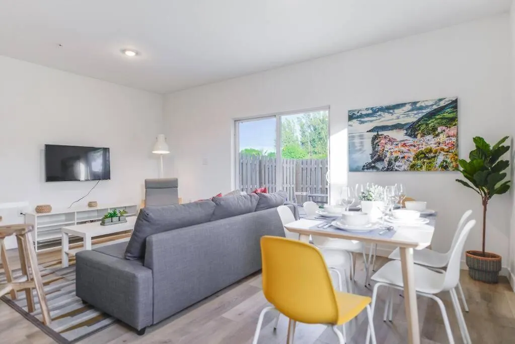 Amazing Town House 15 Min From The Beach Wfree Parking Prázdninový dům