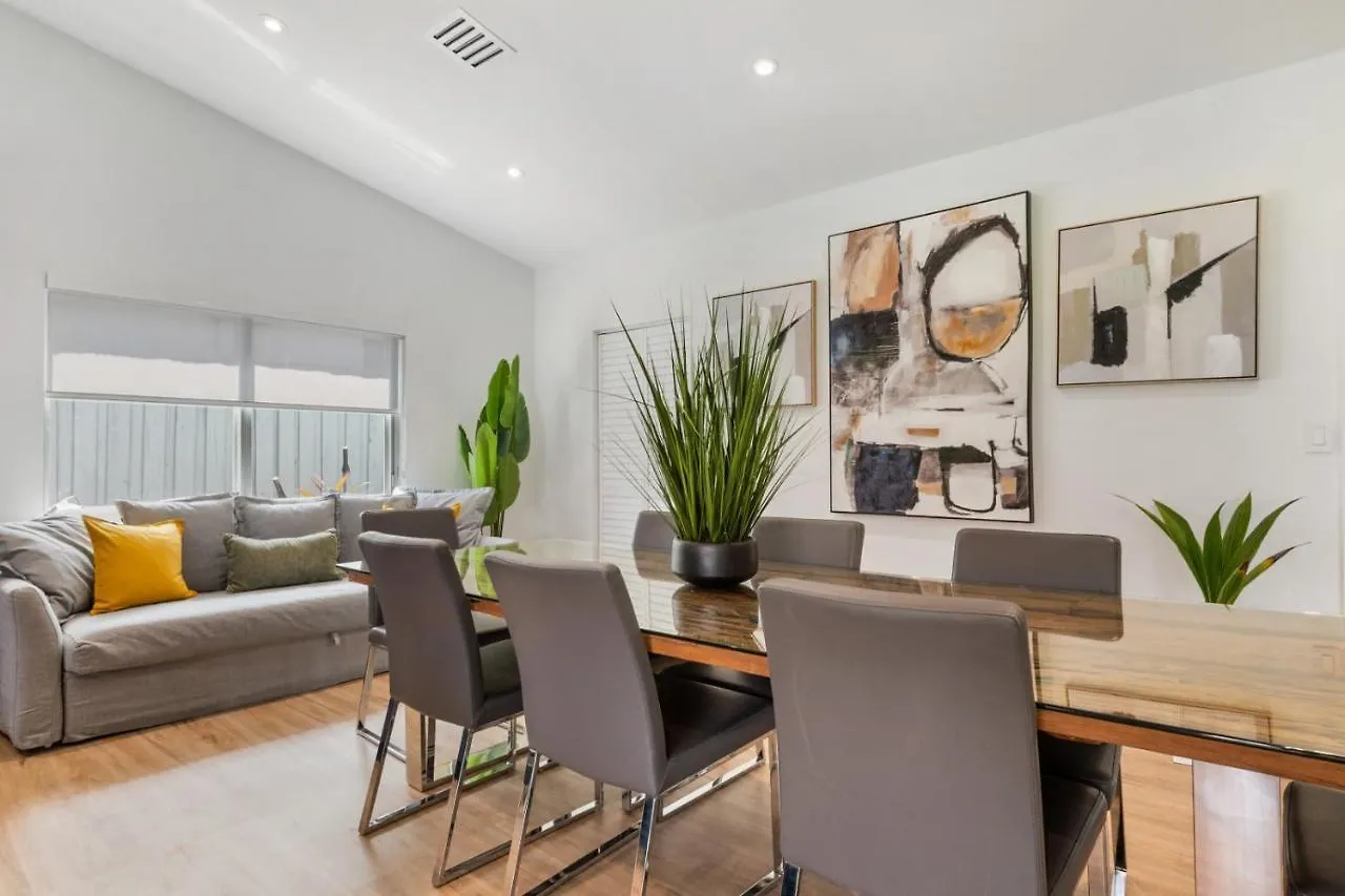 Breezy Oasis With Pooltable, Heated Pool, Golf & Gazeebo L29 度假居