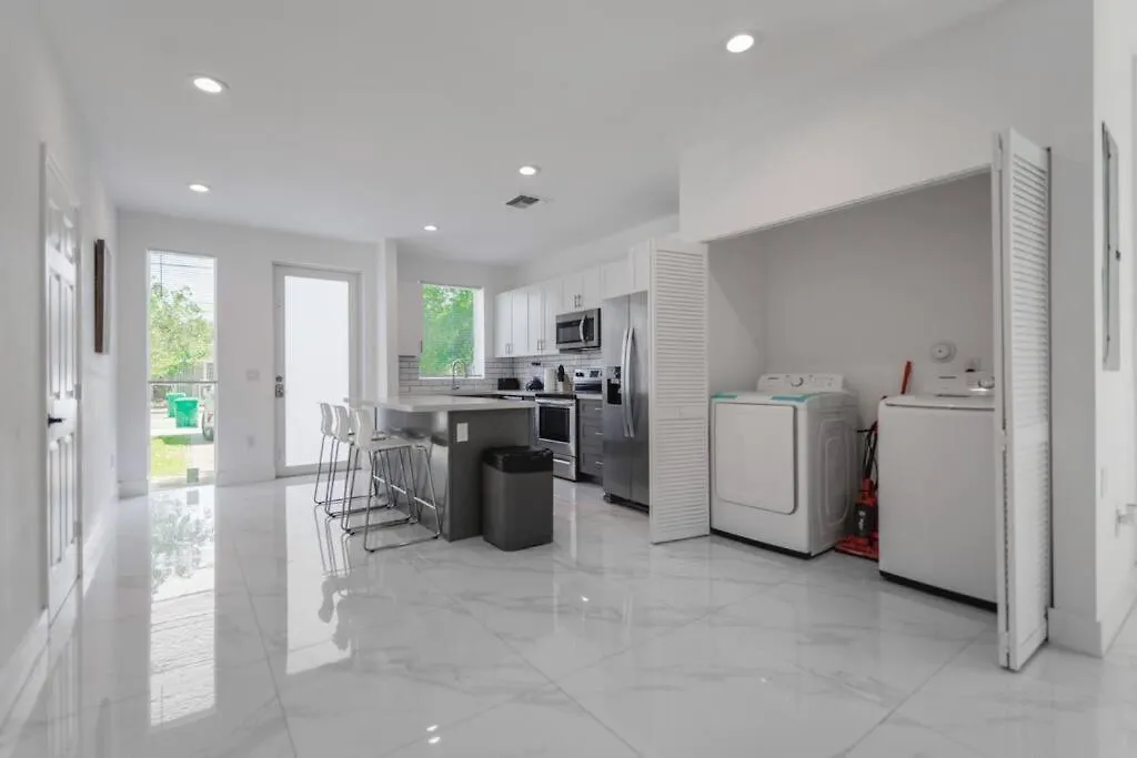 Spectacular 3 Bedrooms House, Spacious And Bright