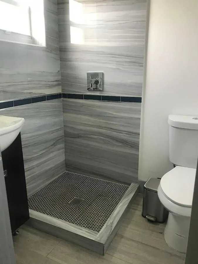Bekahouse With Parking, Backyard And Laundry Miami