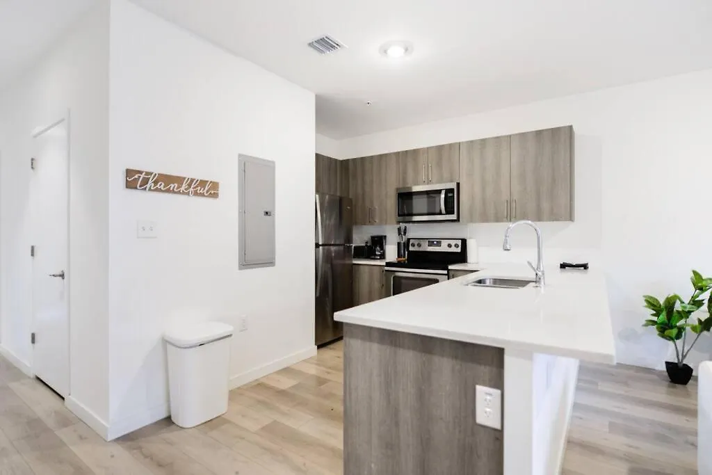 Fantastic Townhouse 15minutes From The *