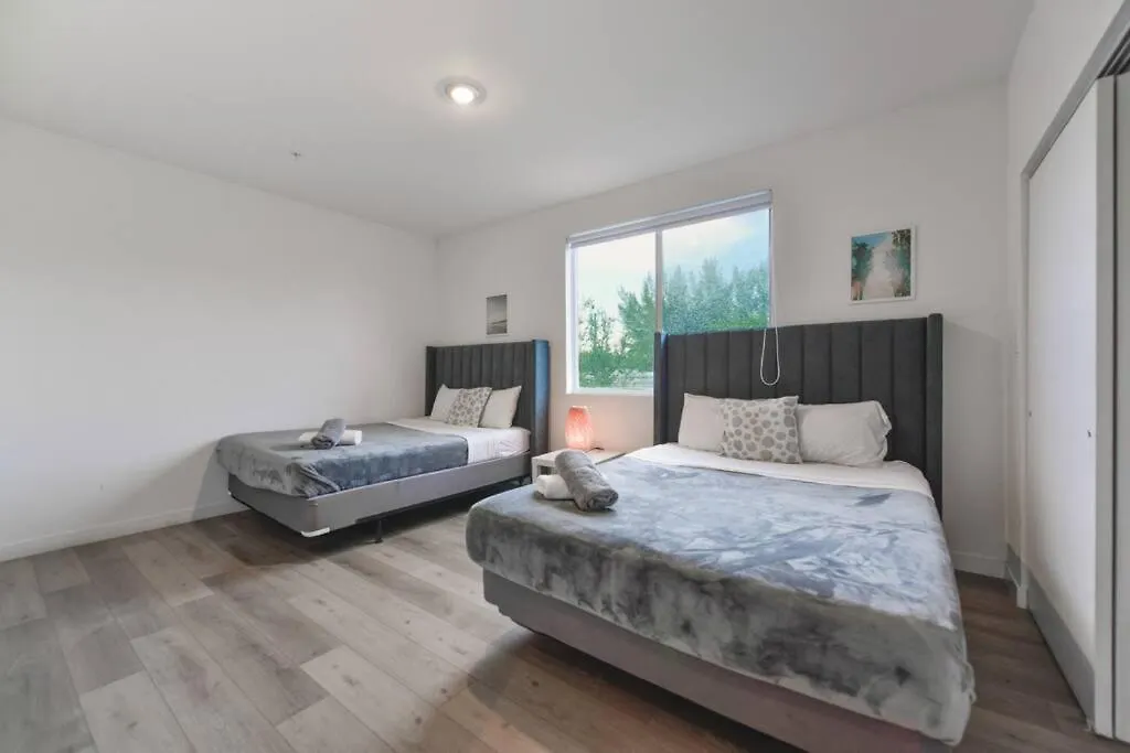 Holiday home Fantastic Townhouse 15minutes From The *