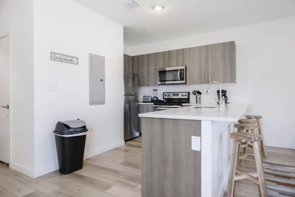 Amazing Town House 15 Min From The Beach Wfree Parking