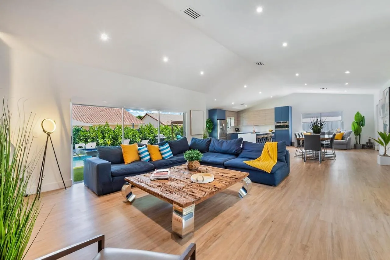 Breezy Oasis With Pooltable, Heated Pool, Golf & Gazeebo L29 *