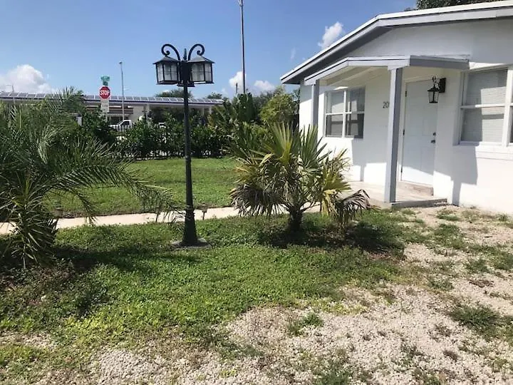 Bekahouse With Parking, Backyard And Laundry * Miami