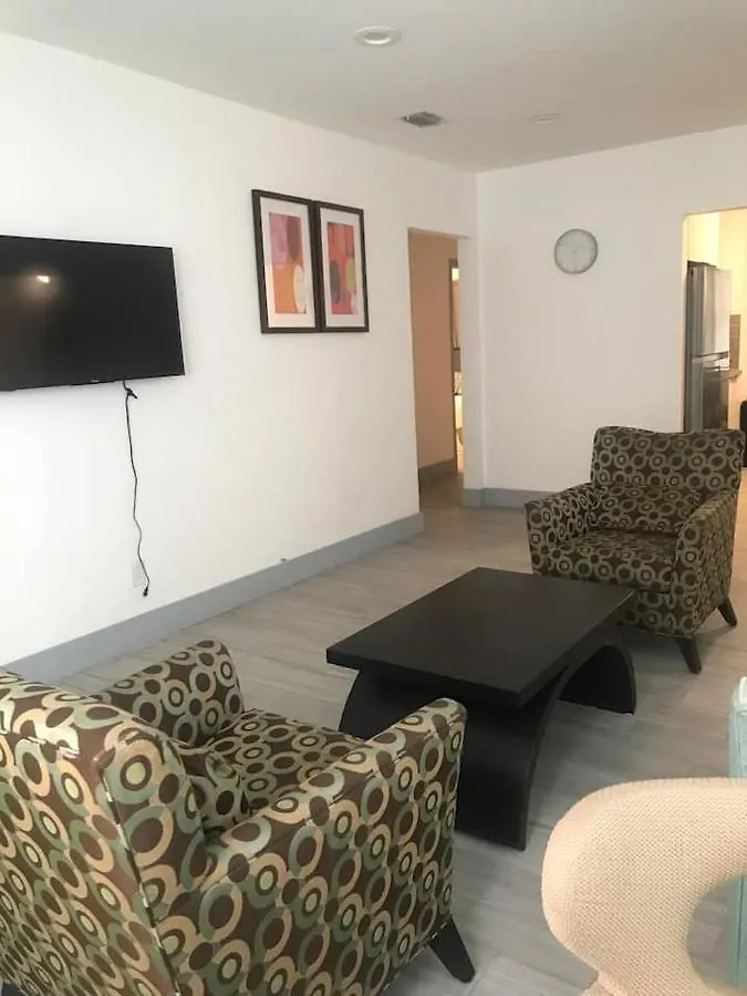 Bekahouse With Parking, Backyard And Laundry Homestay *