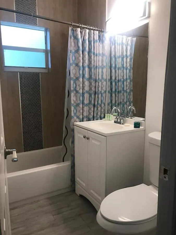 Bekahouse With Parking, Backyard And Laundry