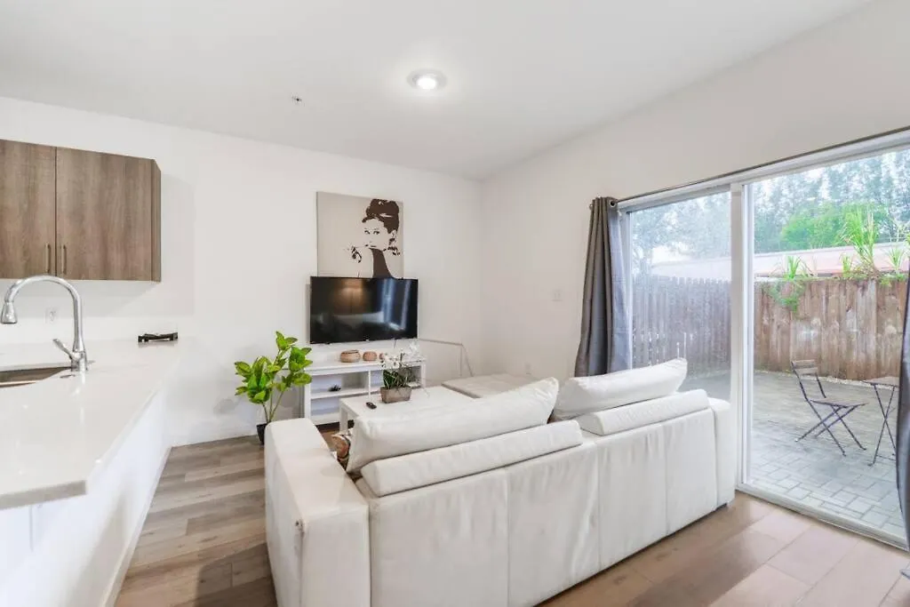 Fantastic Townhouse 15minutes From The Holiday home *