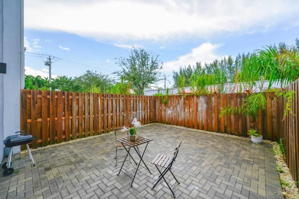Holiday home Fantastic Townhouse 15minutes From The